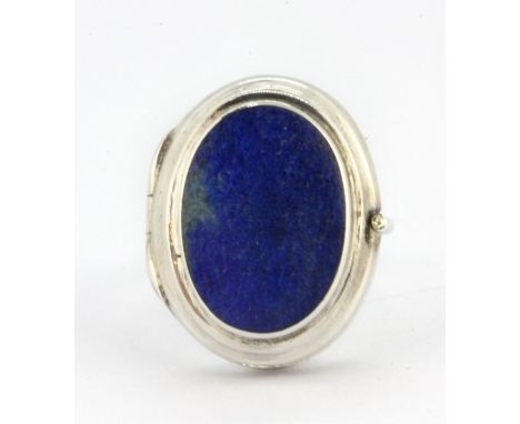 A 925 silver lapis lazuli set locket ring, (M).