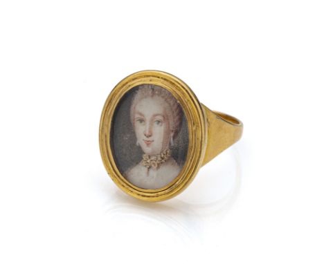 Ring mit Miniatur einer vornehmen DameFrankreich, um 1760-70Im Oval 1,8 x 1,6 cmGouache auf Elfenbein. Ring 750/000 Gelbgold 