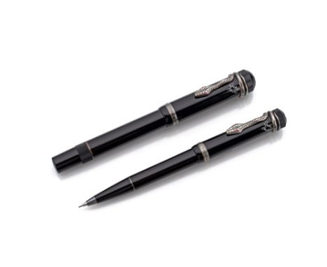 Mont Blanc - Agatha ChristieHamburg, 1993L. 14/14,5 cm (Box:17,7 x 11 x 4 cm)Set: Bleistift und Kolben - Füllfederhalter unge