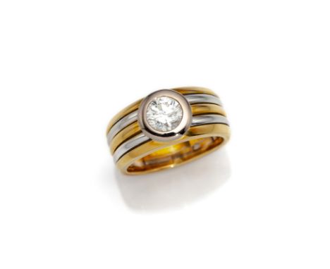 Diamant - RingBonn, Atelier Manfred Richarz um 1980RM 53750/000 Gelb - und Weißgold (gestempelt) 1 Diamant im Brillantschliff