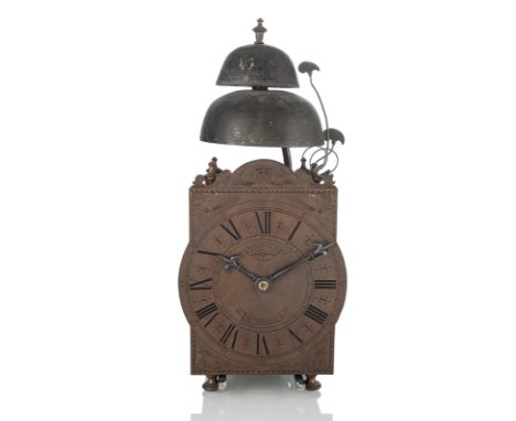 Haus-Uhr in LaternenformItalien, wohl 18. Jh.H. 52 cmAuf Zifferblatt bez.: BONIFAZIO BORSARI IN MODENA. Gravierte Messingfron