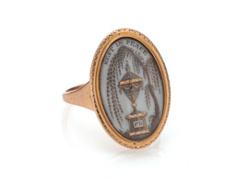 Memory RingEngland, datiert 1780RM 58333/000 Rotgold (getestet) Haararbeit, Monument mit Urne bez. "PB" und "REST IN PEACE". 
