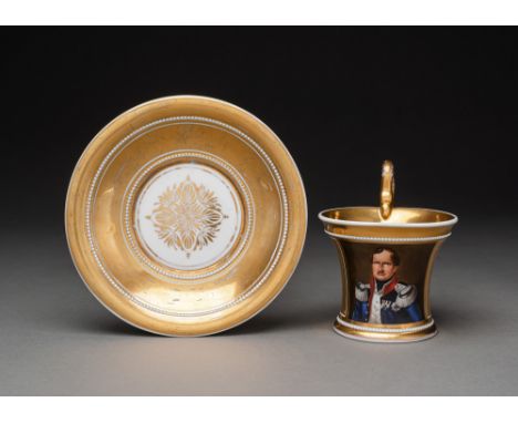 Tasse mit Portrait des Königs Friedrich Wilhelm III von PreußenKPM, Berlin, 1. Viertel 19. Jh.H. 10/D. 16 cmGoldfond, Schwane