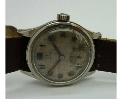 A gentleman's stainless steel Omega manual wind wristwatch, calibre 2G5T3, 30.5mm diameter, circa 1943, working