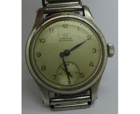 A gentleman's stainless steel Omega manual wind wristwatch, 15 jewel movement, 30mm diameter, circa 1945, working 