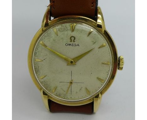 A gentleman's 14ct gold Omega manual wind wristwatch, calibre 28, 34mm diameter, circa 1945, working