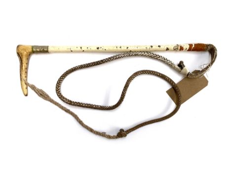 A white hunt servant's whip by Swaine, with white leather thong, 59cmL