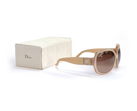 A pair of Dior ladies sunglasses, model Dior Classic 1 ARSD8 mother of pearl, in Dior case