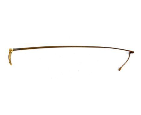 A lady's cutting whip with silver collar and antler handle, 81cmL