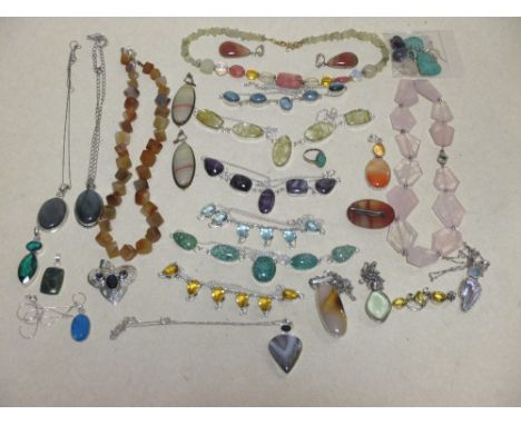A quantity of silver and gemset jewellery to include amethyst, rose quartz, labradorite, agates etc  
