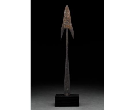 Ca. 100–300 AD. Roman. An iron pilum spearhead with a barbed, triangular blade, and a long, narrow neck, and a robust flaring