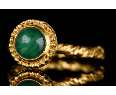 Ca. 1300 AD. Medieval. A beautiful gold ring comprising an oval twisted hoop and applied fluted tulip bezel with a granulated