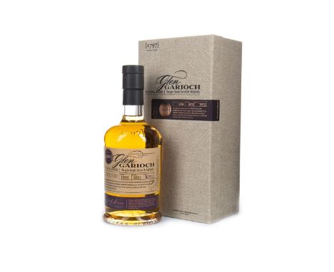 GLEN GARIOCH 1986 AGED 25 YEARS Single Malt Scotch Whisky Matured in American oak, bottled 2011, batch no. 11. 700ml, 54.6% v