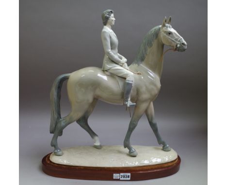A Lladro porcelain figure of Her Majesty The Queen on horseback Ltd Edition No 43 of 100, available in Great Britian, with ce