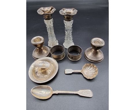 A quantity of silver items,&nbsp;to include: a Victorian silver fiddle pattern caddy spoon, with shell bowl, 71g weighable. 