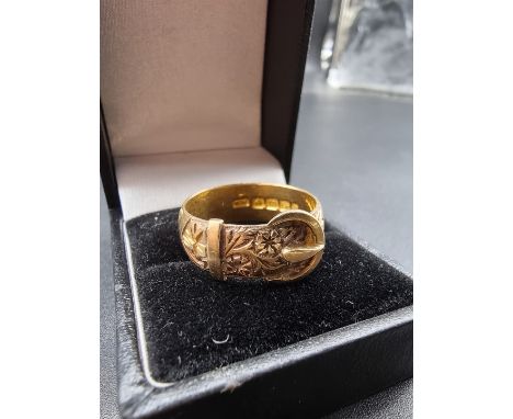 An Edwardian 18ct gold buckle ring, by W.M, Birmingham 1905, size S, 8.5g. 