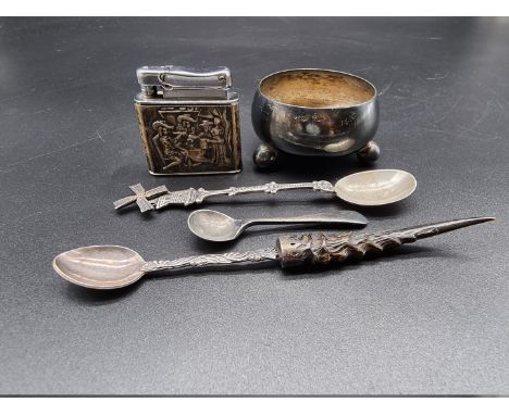 A small group of items, to include:&nbsp;a Victorian silver salt; and an Ibelo Monopol lighter. (4) 