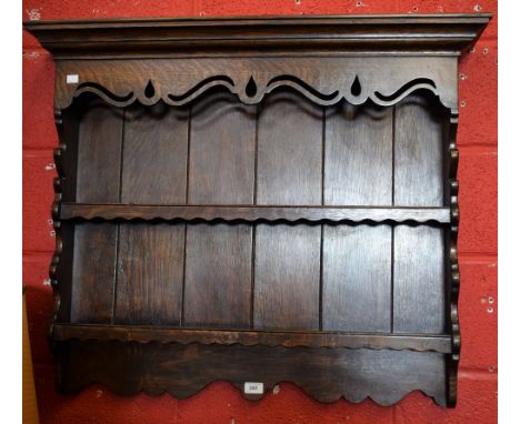 An oak wall hanging shelf/plate rack, 92.5cm wide