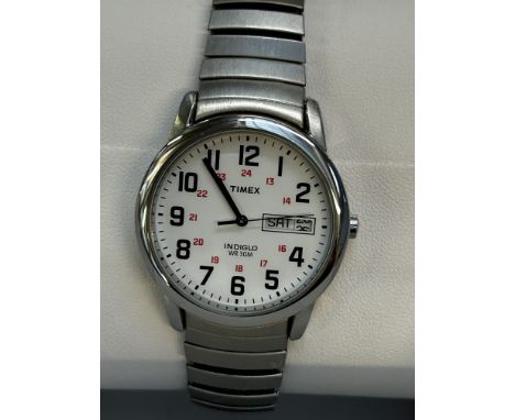 Timex Indiglo day/date wristwatch with box & papers 