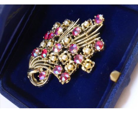 BROOCH SET WITH PEARLS AND RED STONES (PEPLOWS WORCESTER)