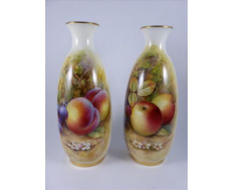 ROYAL WORCESTER, PR. VASES PAINTED WITH FRUIT, MODEL 2491, SIGNED BAGNALL, APPROX. 14.5 cm