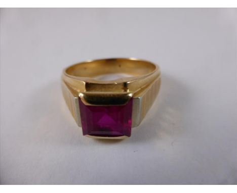 GENTS 18CT GOLD RING SET WITH SQUARE CUT RUBY APPROX. 9.5g