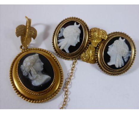 BLACK CAMEO JEWELLERY COMPRISING A DOUBLE CAMEO BROOCH AND MATCHING LOCKET WITH PORTRAIT MINIATURE OF A GENTLEMAN TO THE OBVE