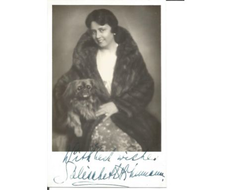 Elizabeth Schumann signed 6x4 vintage photo. (13 June 1888 - 23 April 1952) was a German soprano who sang in opera, operetta,