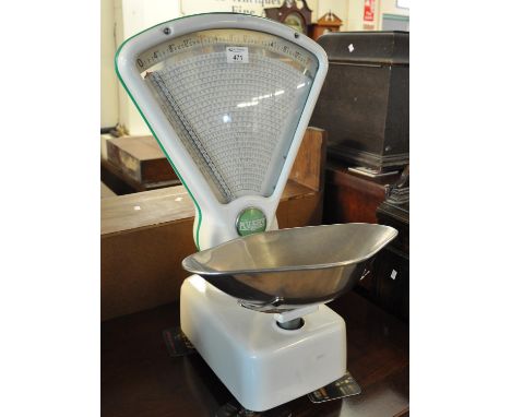 Vintage Avery enamel shop scales. (B.P. 21% + VAT) 