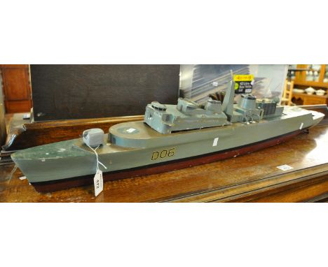 Wooden scale model of a British frigate no. D06.(B.P. 21% + VAT) 