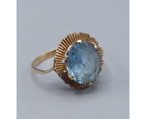 A 9ct gold ring set oval blue stone, 3.4gms, ring size R 