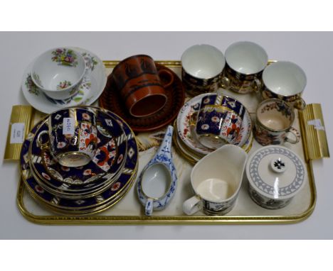 TRAY CONTAINING ROYAL CROWN DERBY STYLE TEA WARE, ROYAL WORCESTER CUP & SAUCER, ROYAL WORCESTER SUGAR & CREAM ETC     