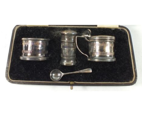 A silver three piece cruet set, Birmingham 1927 and 1928 