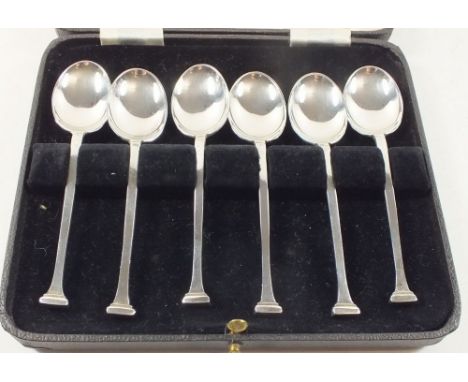 A set of six seal top silver teaspoons, cased Sheffield 1941 by Pinder Bros 