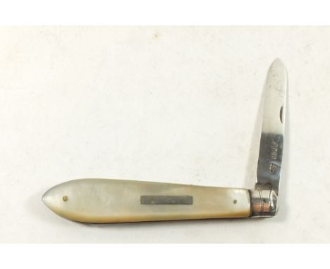 A silver and mother of pearl folding fruit knife, Sheffield 1901 by Walker &amp; Hall 