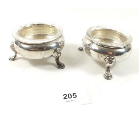 A silver pair of circular salts on hoof feet, London 1959, 230g 