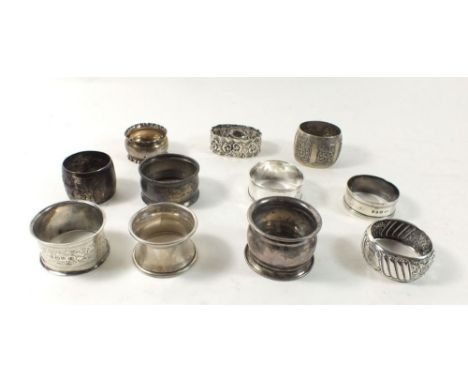 A quantity of silver napkin rings, 124g 
