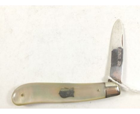 A silver and mother of pearl folding fruit knife, Sheffield 1912 by Thomas and Marshall 