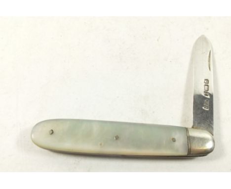 A silver and mother of pearl fruit knife, Sheffield 1903 by James Fenton 