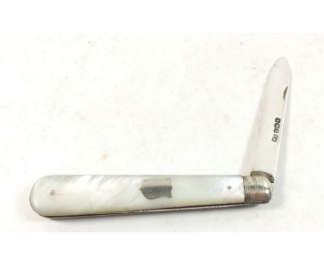 A silver and mother of pearl folding fruit knife, Sheffield 1918 by Thomas Marpies 