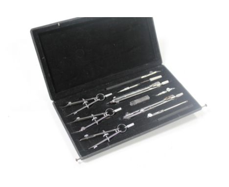 A CASED JAKAR DRAWING / COMPASS SET 