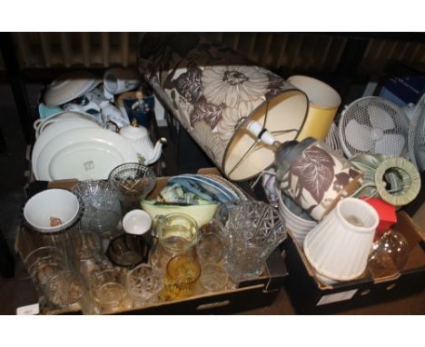 FOUR TRAYS OF HOUSEHOLD SUNDRIES TO INCLUDE TABLE LAMPS, CLOCK, ETC 