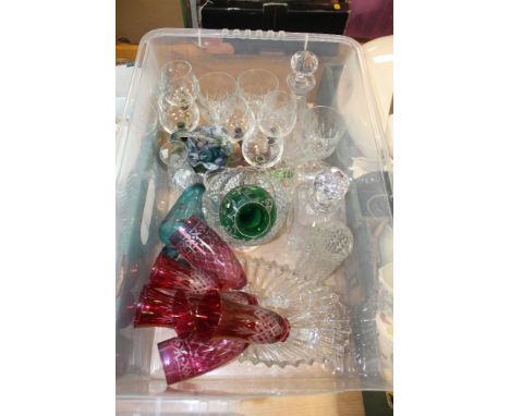 A TRAY OF ASSORTED GLASSWARE TO INCLUDE CUT GLASS DECANTERS, RUBY GLASS, ETC