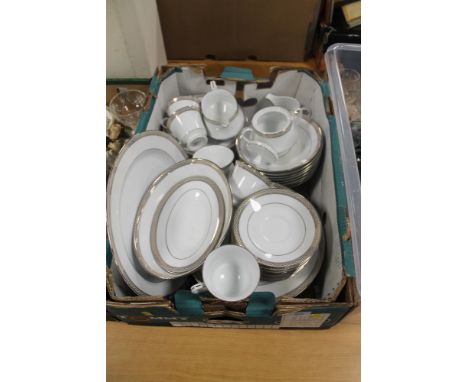 A TRAY OF NORITAKE LEGACY SPLENDOR TEA AND DINNER WARE 