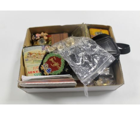 A BOX OF COLLECTABLES TO INCLUDE WATCHES, VINTAGE TINS, CAMERA, ETC 