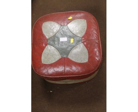 A RETRO POUFFE