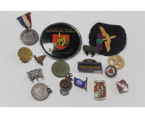 A QUANTITY OF VINTAGE ENAMEL BADGES, MEDALS, ETC