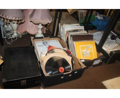 A VINTAGE GRAMOPHONE TOGETHER WITH A COLLECTION OF RECORDS
