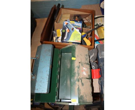 A QUANTITY OF ASSORTED TOOLS TO INCLUDE A MITRE SAW ETC