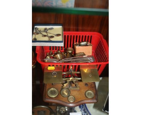 A SET OF VINTAGE BRASS SCALES TOGETHER WITH A QUANTITY OF WEIGHTS, ETC 